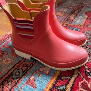 L.L.BEAN pink Wellie Chelsea rubber boots 7 (fits large)